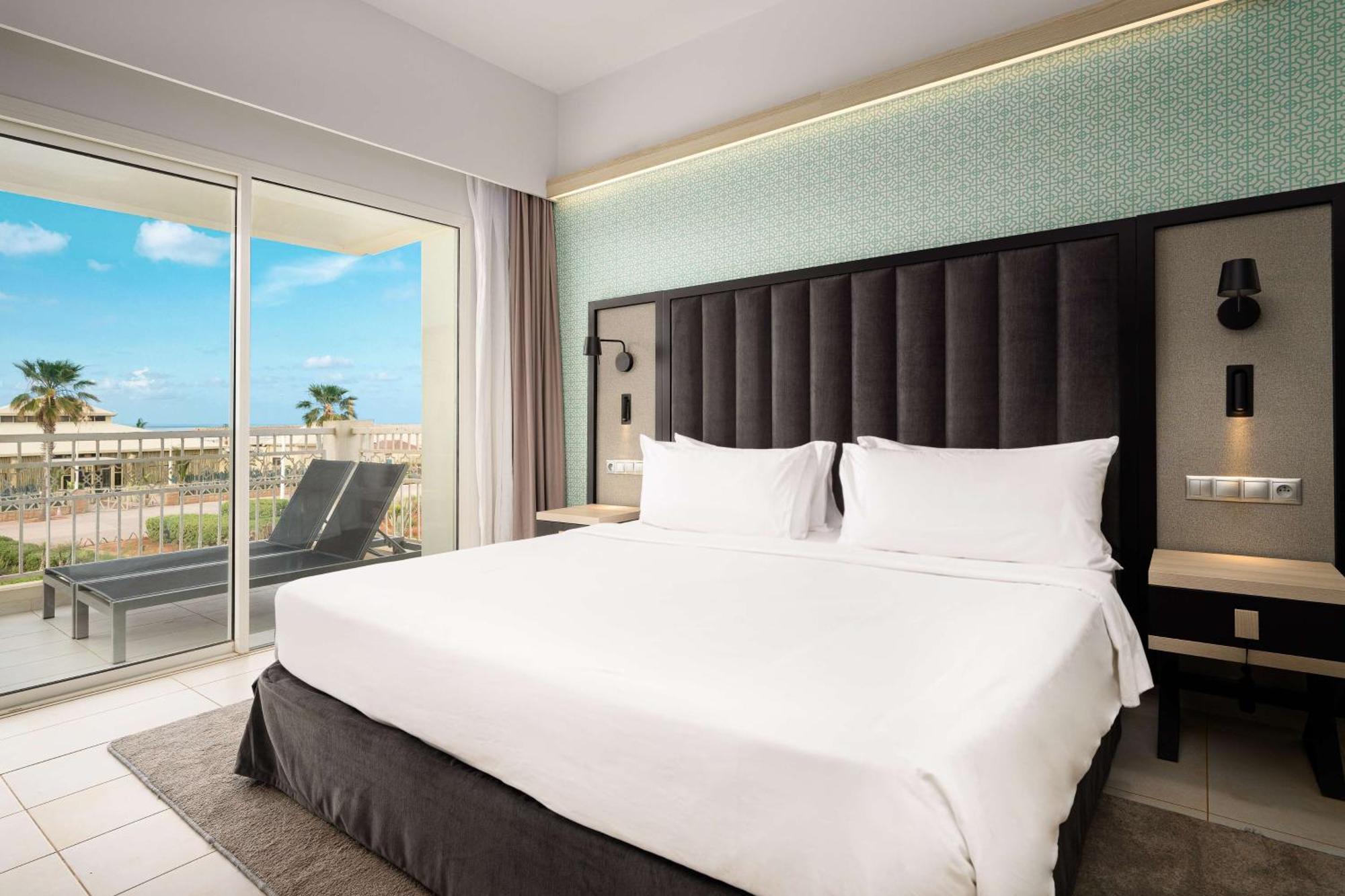 Junior Suite Beach Front or Lounge Access